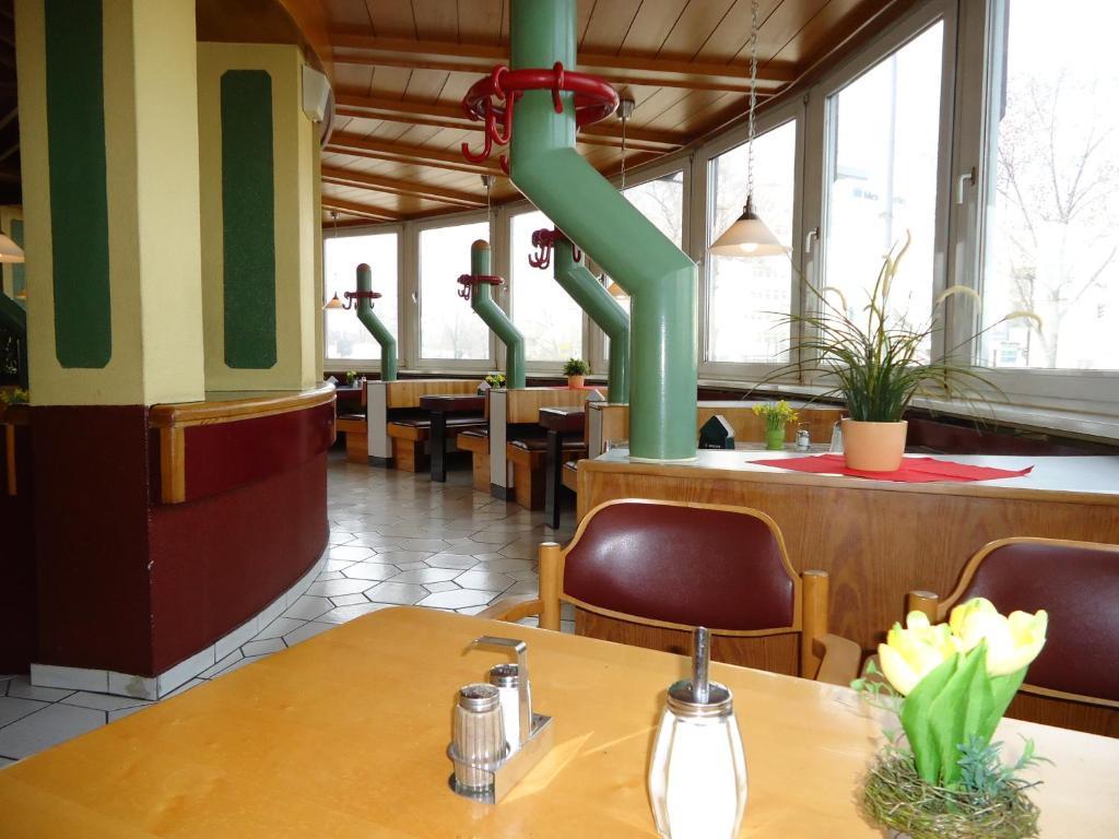 Hotel Und Rasthof Avus Berlin Bagian luar foto