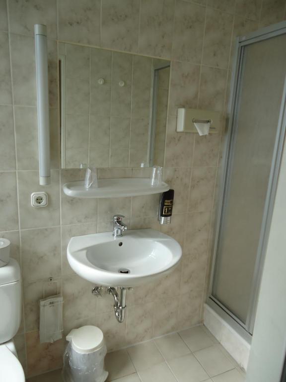 Hotel Und Rasthof Avus Berlin Ruang foto