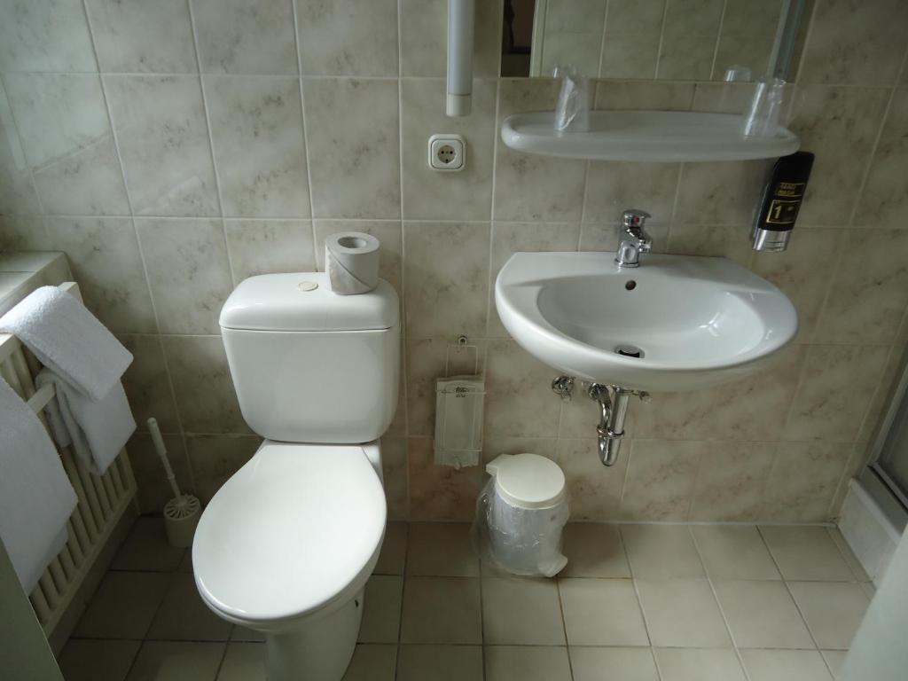 Hotel Und Rasthof Avus Berlin Ruang foto