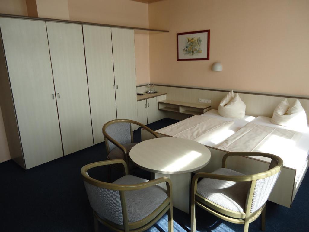 Hotel Und Rasthof Avus Berlin Bagian luar foto