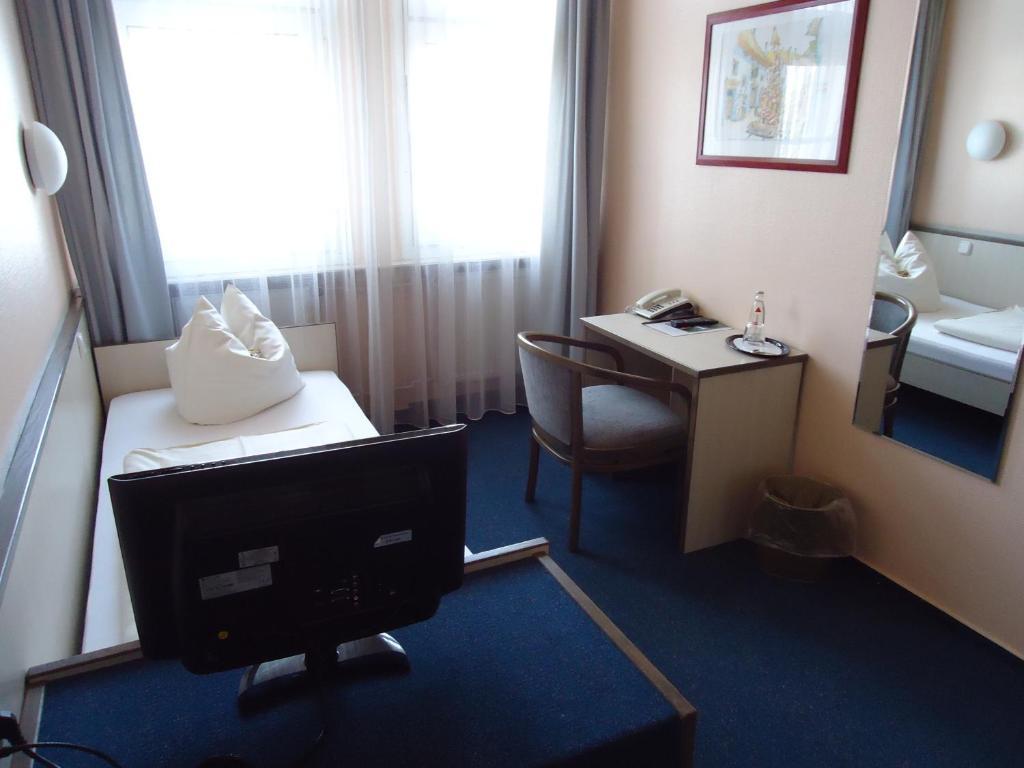Hotel Und Rasthof Avus Berlin Ruang foto