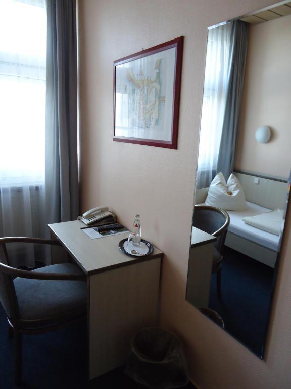 Hotel Und Rasthof Avus Berlin Ruang foto