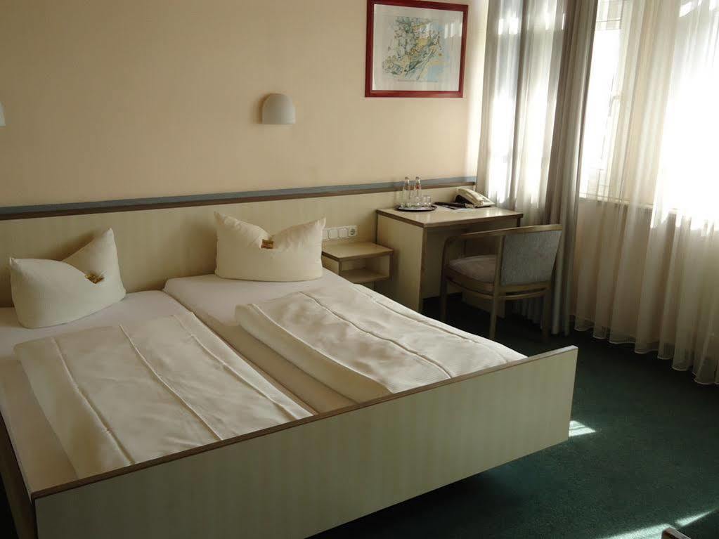 Hotel Und Rasthof Avus Berlin Bagian luar foto
