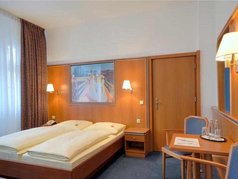 Hotel Und Rasthof Avus Berlin Ruang foto