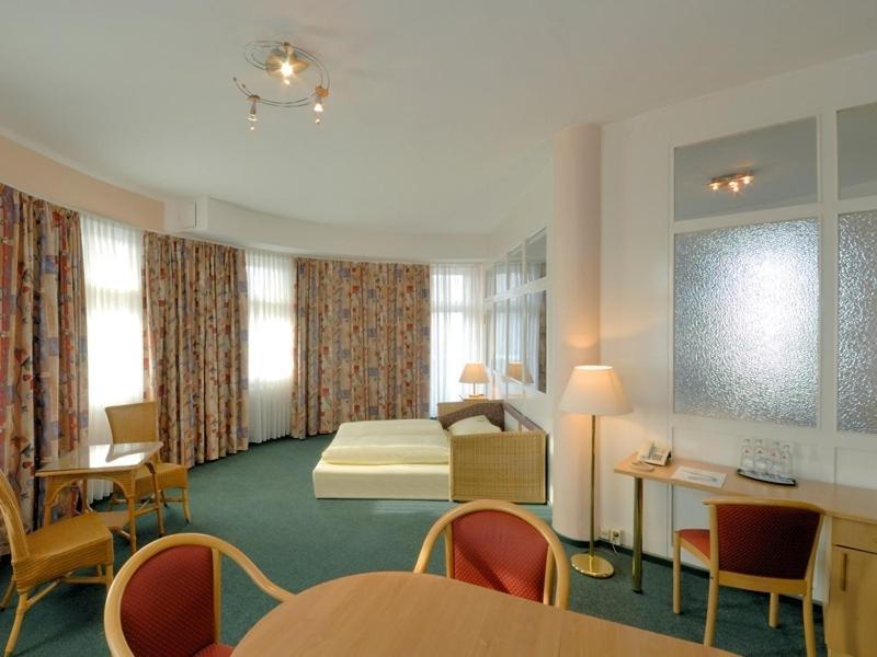 Hotel Und Rasthof Avus Berlin Ruang foto